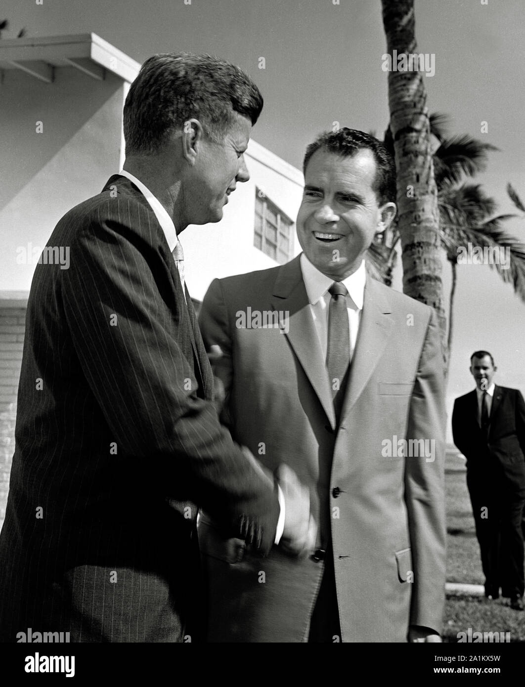 Il presidente John F. Kennedy e Richard Nixon in Key Biscayne, Florida, 1960 Riferimento File # 33848-756THA Foto Stock