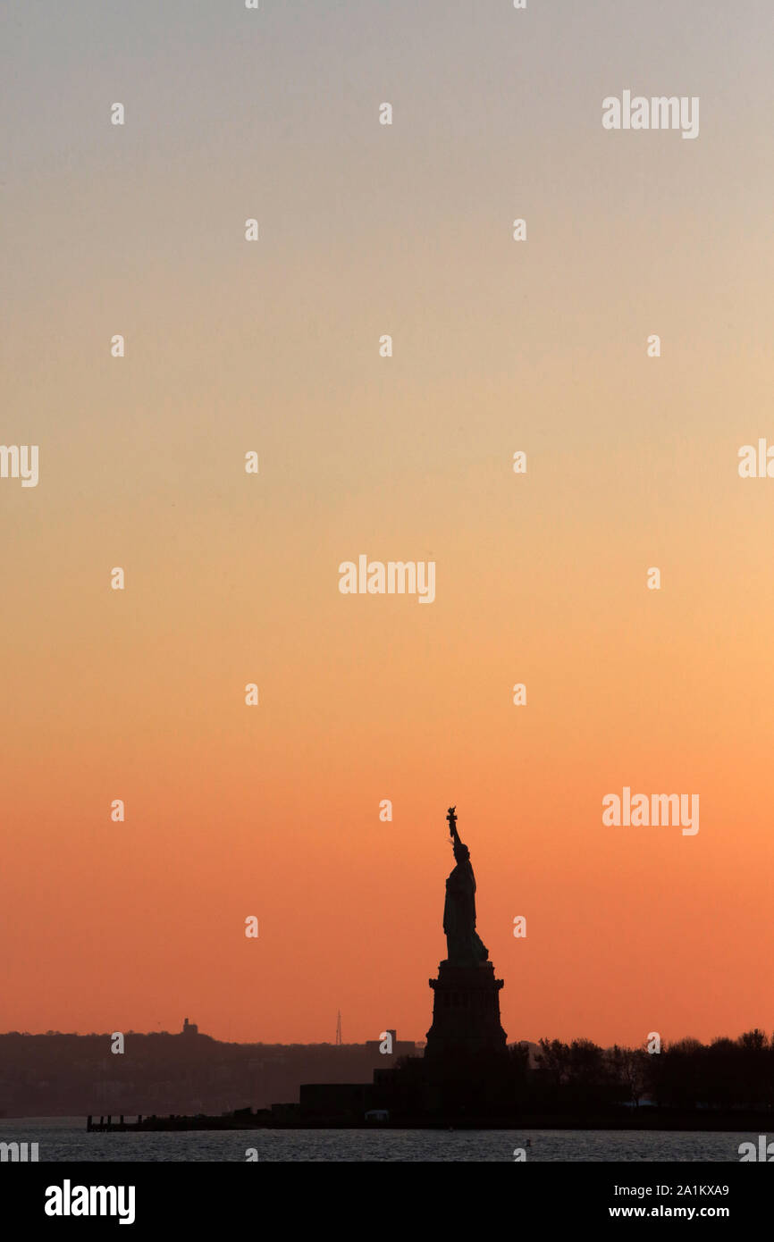 Liberty Island. Statua della Libertà monumento nazionale. Auguste Bartholdi. 1886. New York. Stati Uniti d'America. Foto Stock