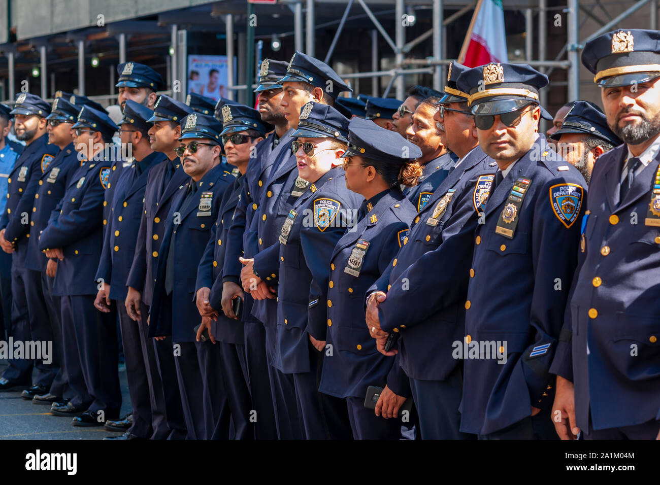 NYPD musulmano ufficiali su Madison Avenue a New York Domenica, Settembre 22, 2019 per la trentaduesima annuale musulmano americano Parade. (© Richard B. Levine) Foto Stock