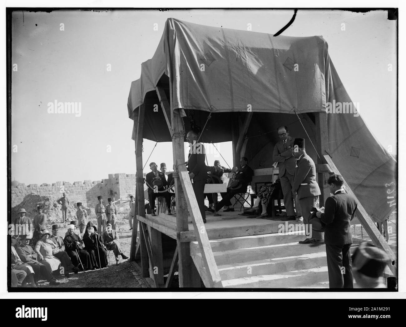 Notevole di visitatori e circa gli eventi in ordine cronologico fin dal 1930. Pietra di fondazione del Rockefeller Museum di Gerusalemme. Prevista da S.E. [Cioè, Sua Eccellenza] Sir John cancelliere. Giugno 1930 Foto Stock