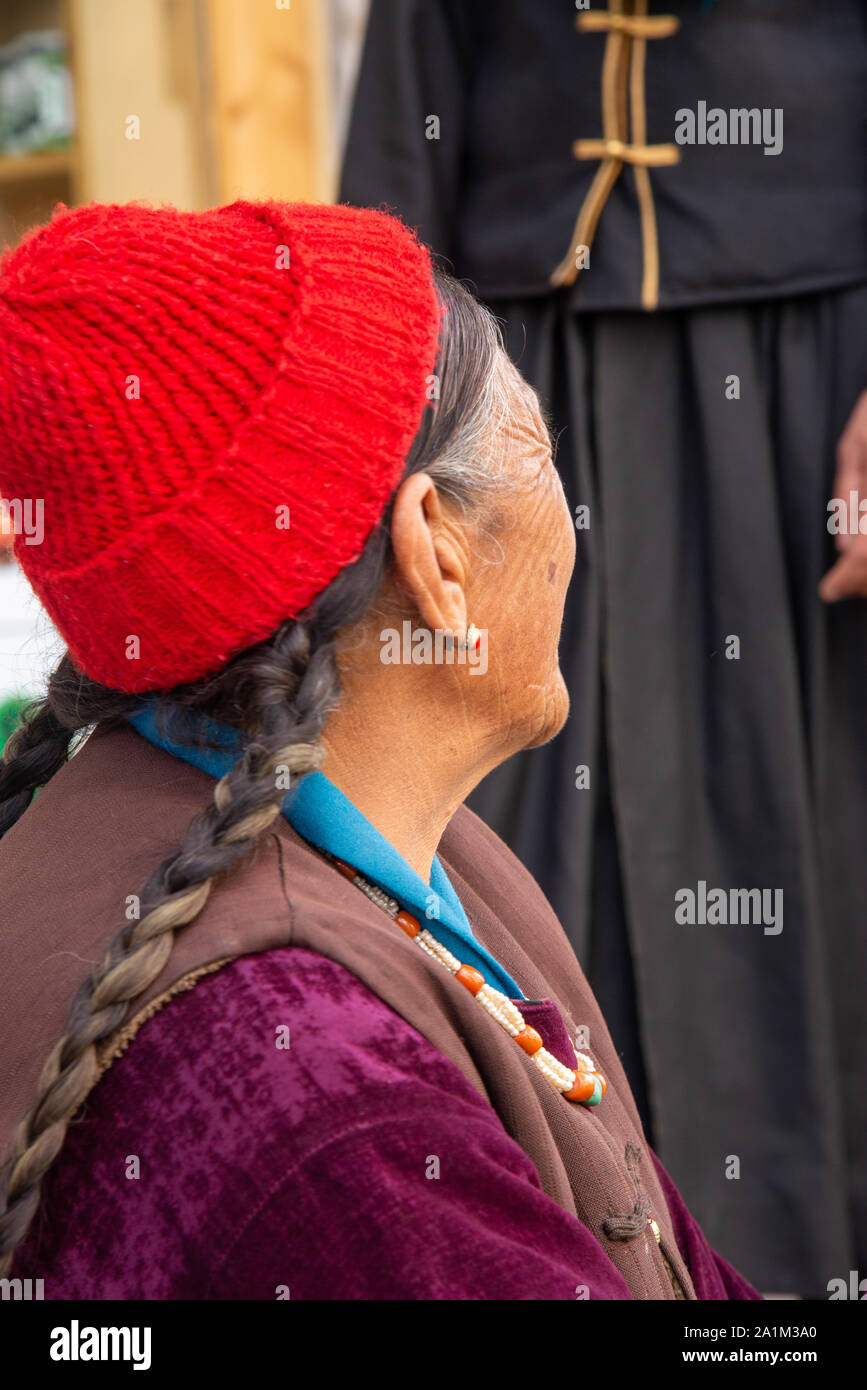 Ritratto di donna Ladakhi alla strada di Leh in Ladakh, India Foto Stock