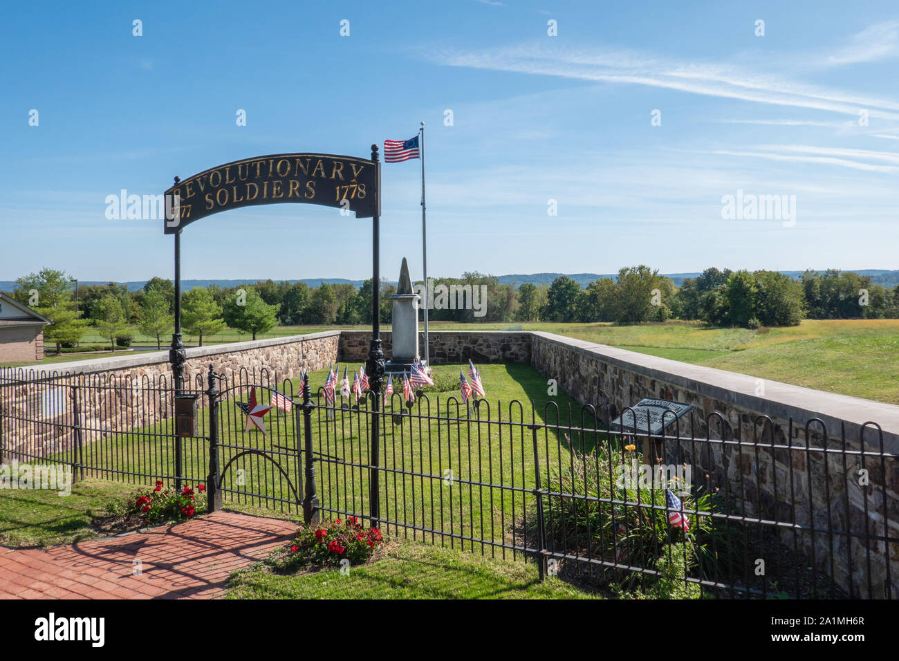 Oriente Vincent Township, PA - sett. 21, 2019: la rivoluzionaria monumento di soldati e recinto è in memoria di 22 soldati morti nel 1778. Foto Stock