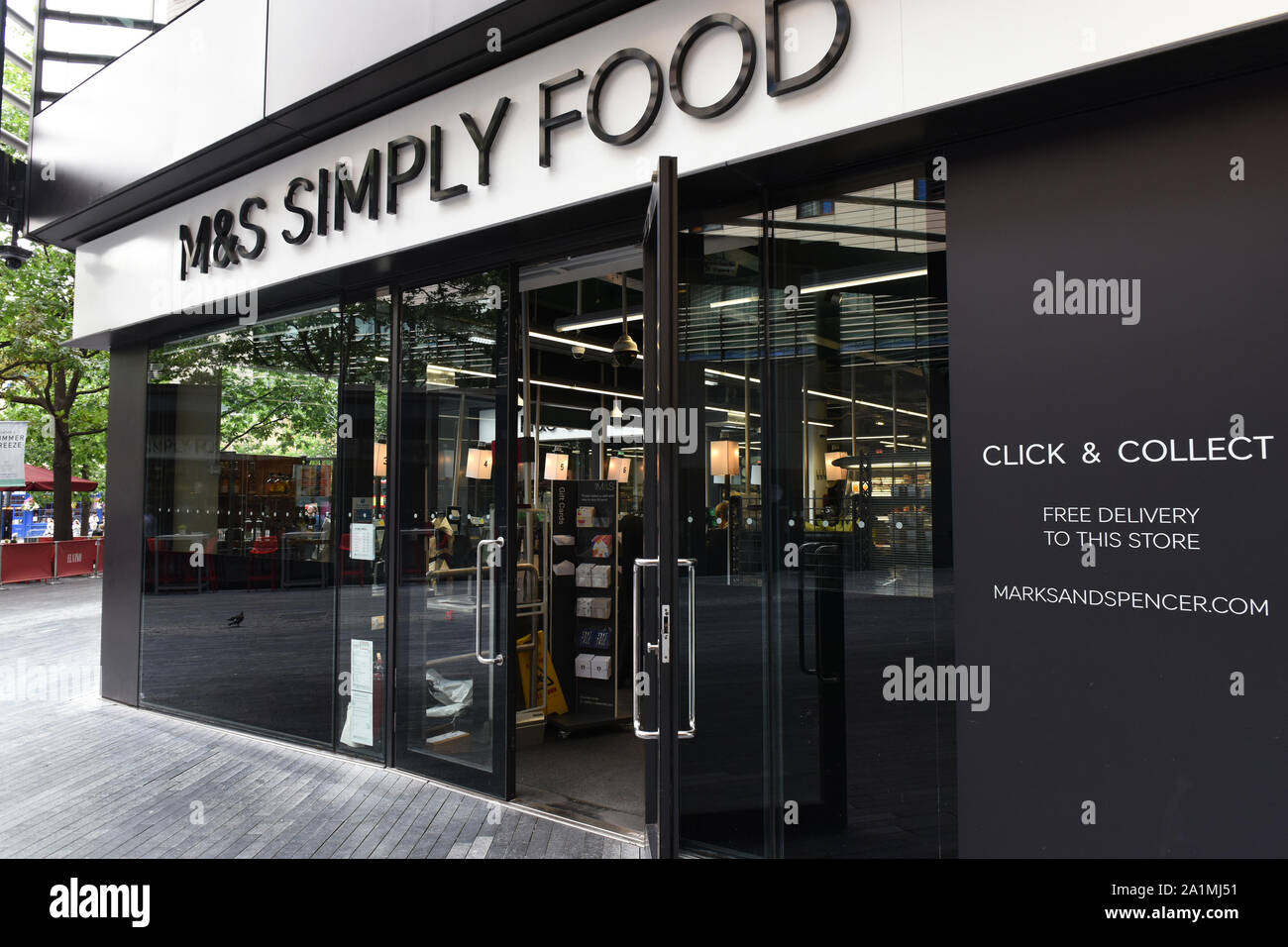 Londra, Regno Unito. 16 Luglio, 2019. Rivenditore britannico Mark & Spencer store e il logo visibile nella zona di London Bridge. Credito: Petra Figuero SOPA/images/ZUMA filo/Alamy Live News Foto Stock