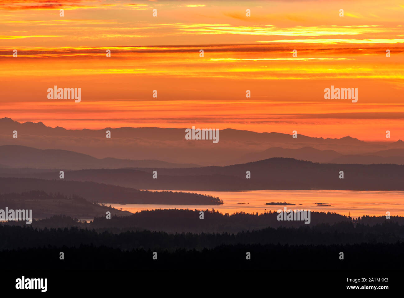 Sunrise skies dal punto di vista Malahat, Malahat, British Columbia, Canada Foto Stock