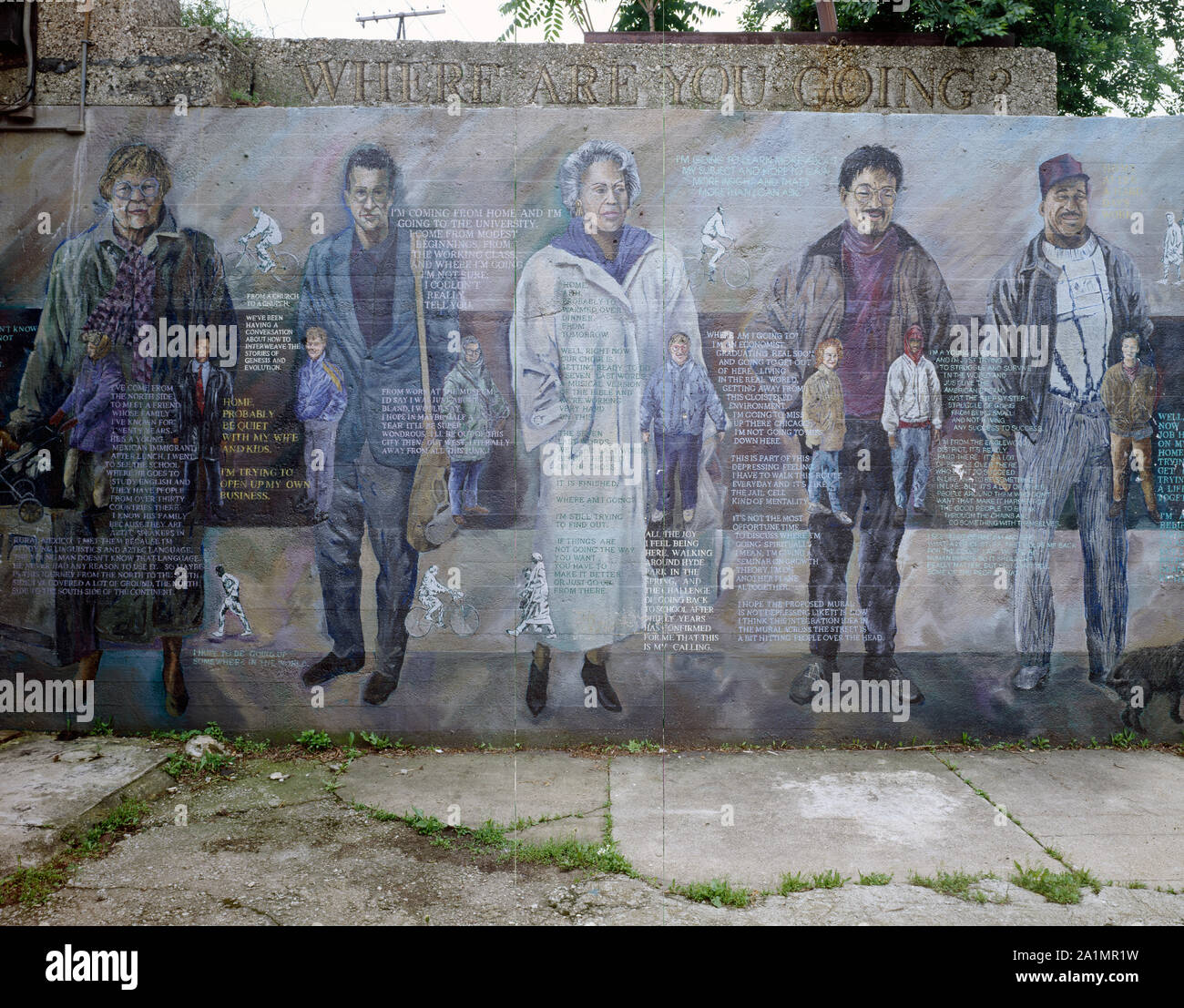 In questo murales in corrispondenza di una stazione El su Chicago, Illinois' East 55th Street, figure di diversa estrazione affrontare la questione, dove stai andando? Foto Stock