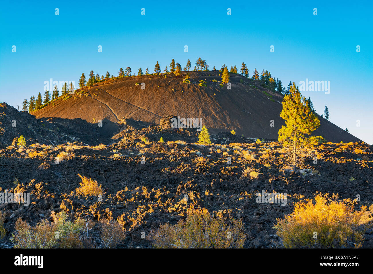 Oregon, Newberry nazionale monumento vulcanico, Lava Butte, tramonto Foto Stock
