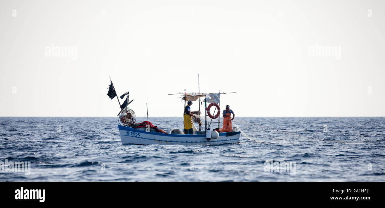 Barca di giorno della sardegna immagini e fotografie stock ad alta ...