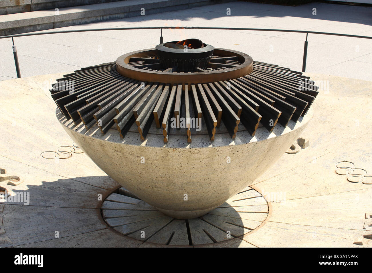 Lausanne, Svizzera - 29 Luglio 2019: l'Eterna fiamma olimpica, closeup, presso il museo olimpico realizzati da designer André Ricard Foto Stock