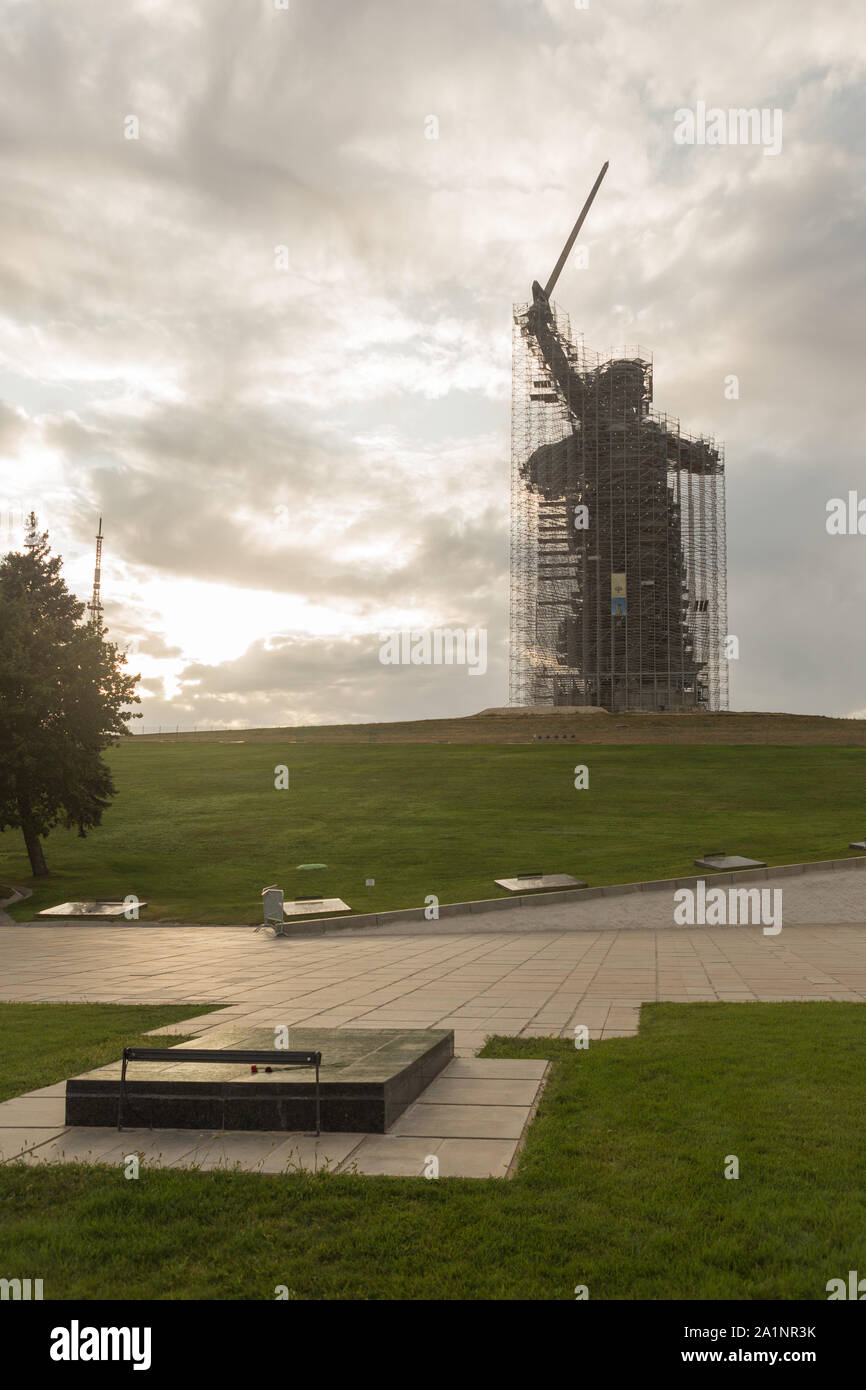 Volgograd, Russia, Agosto 2019 madre patria monumento Volgograd Mamaev Kurgan. Foto Stock