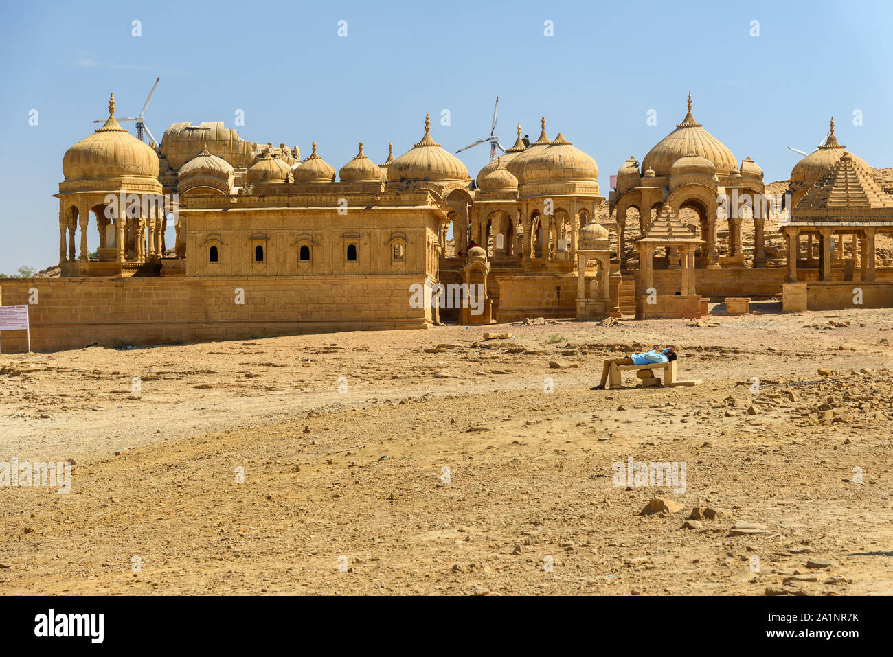 Jaisalmer, India - 16 Febbraio 2019: Bada Bagh cenotaphs antico complesso in Jaisalmer. Rajasthan Foto Stock