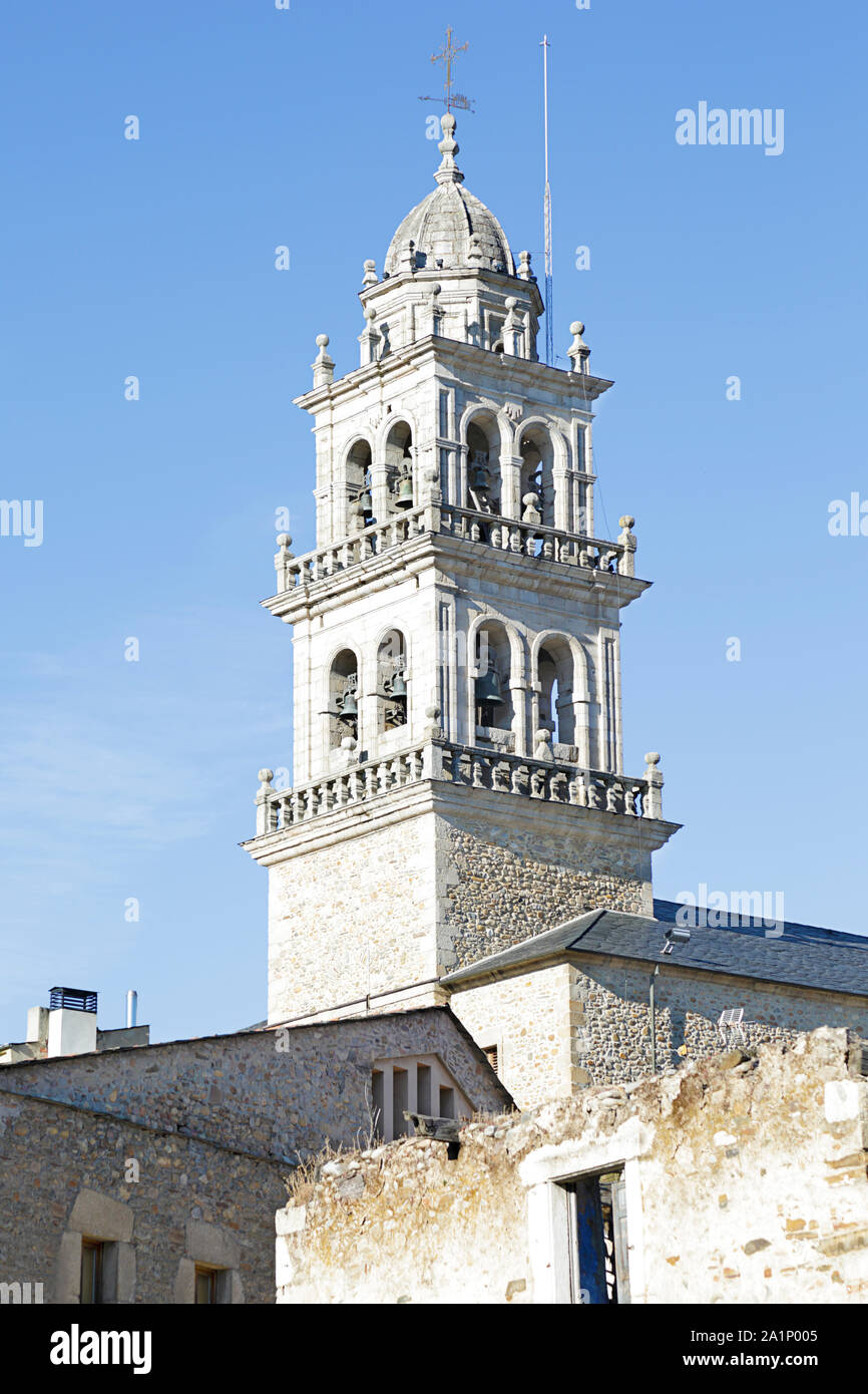 Basilica di La Encina è un tempio cristiano si trova nella cittadina spagnola di Ponferrada, nella regione di El Bierzo, provincia di Leon Foto Stock