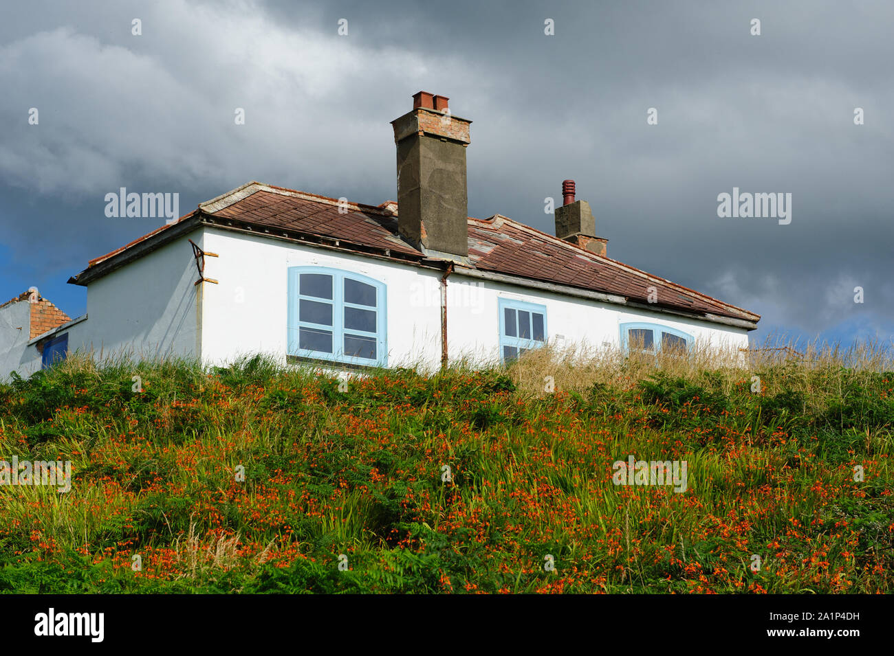 Bella e antica casa di campagna vicino a Fort Dunree sulla stagione estiva Foto Stock