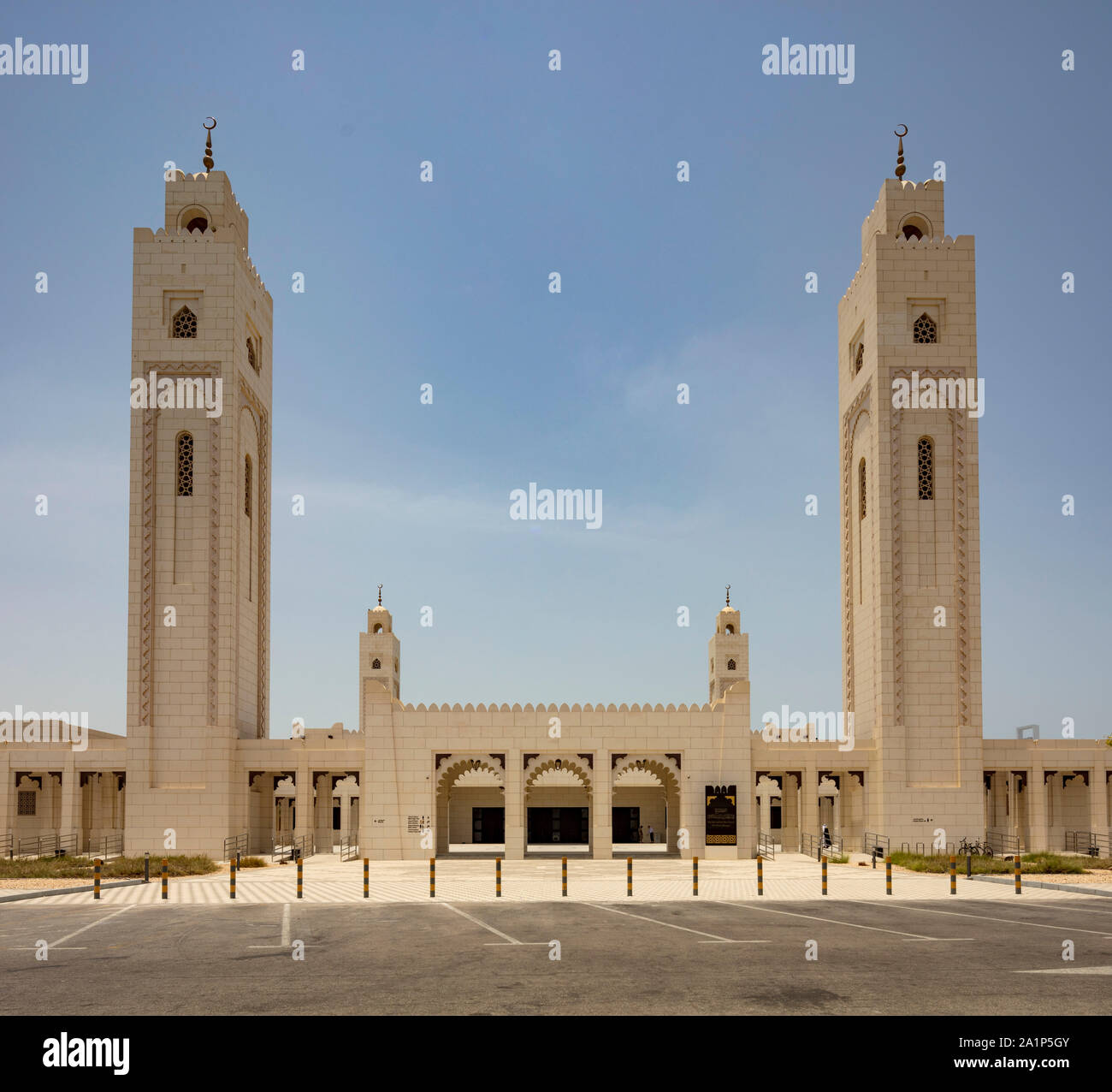 Ingresso principale, lo sceicco Sultan Bin Zayed la prima moschea, Bateen, Abu Dhabi, Emirati Arabi Uniti Foto Stock