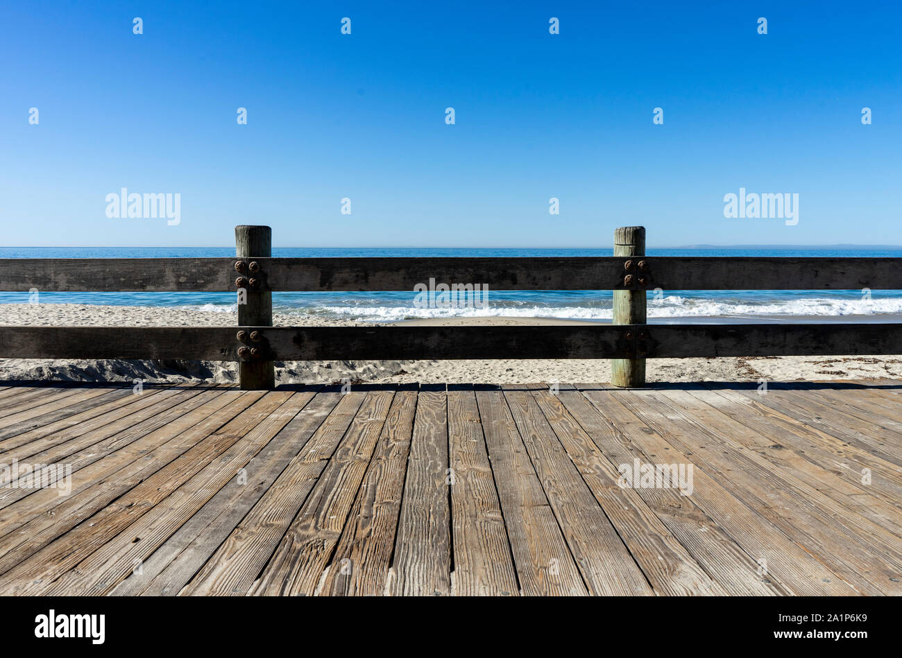 Il pannello di legno a piedi lungo il fronte mare di Laguna Beach, Orange County Foto Stock