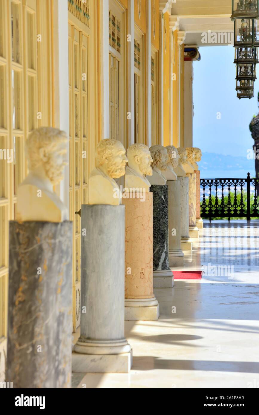 Line up dei busti,Palazzo Achilleion,Gastouri,l'isola di Corfù, isole Ionie, Grecia Foto Stock