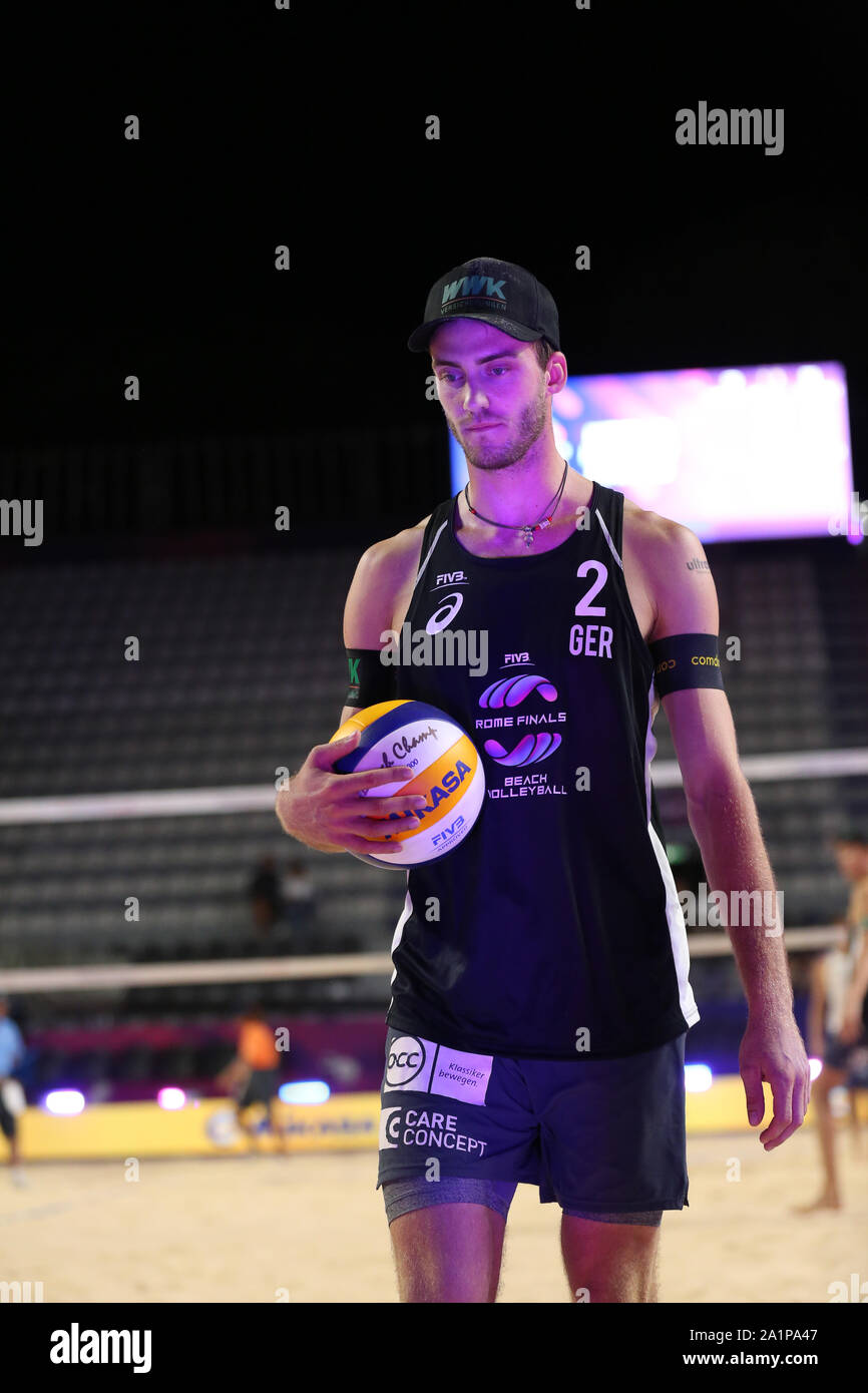 Roma, Italia - Sep 06: Thole e Wickler per la Germania in azione contro Semenov e Leshukov per la Russia durante il loro turno di gioco 16 della FIVB Beach Volleyball World Tour Finals 2019 al Foro Italico a Roma, Italia Foto Stock