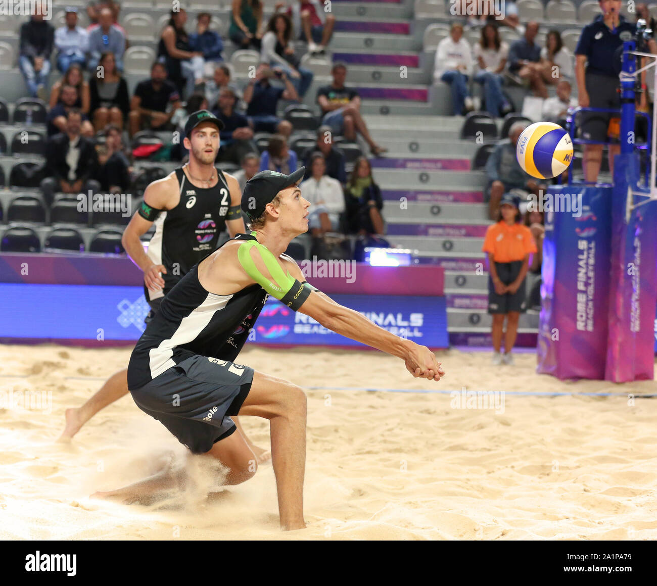 Roma, Italia - Sep 06: Thole e Wickler per la Germania in azione contro Semenov e Leshukov per la Russia durante il loro turno di gioco 16 della FIVB Beach Volleyball World Tour Finals 2019 al Foro Italico a Roma, Italia Foto Stock