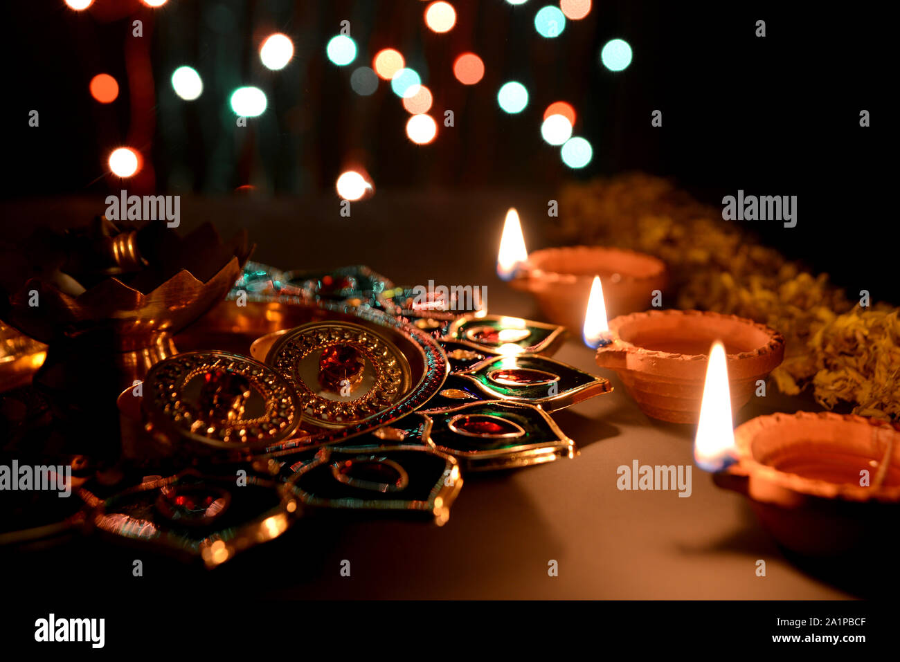 Diwali Diya con tagete decorazione e confezioni regalo, per Diwali festival celebrazioni Foto Stock