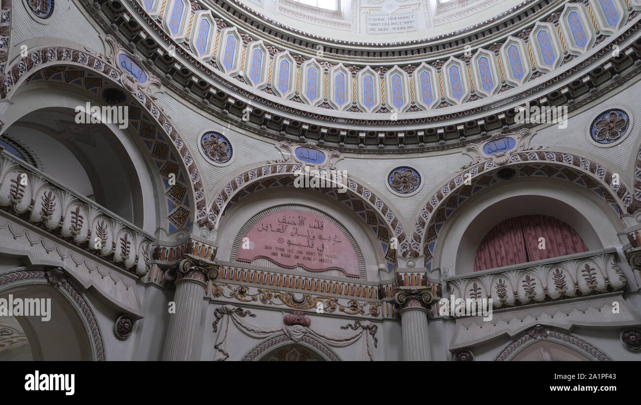 Balconi superiore della moschea con decorazioni Foto Stock