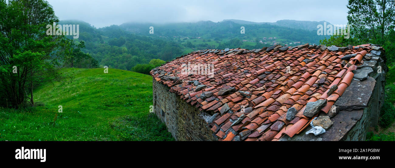 Miera Valley, Valles Pasiegos, Cantabria, Spagna, Europa Foto Stock