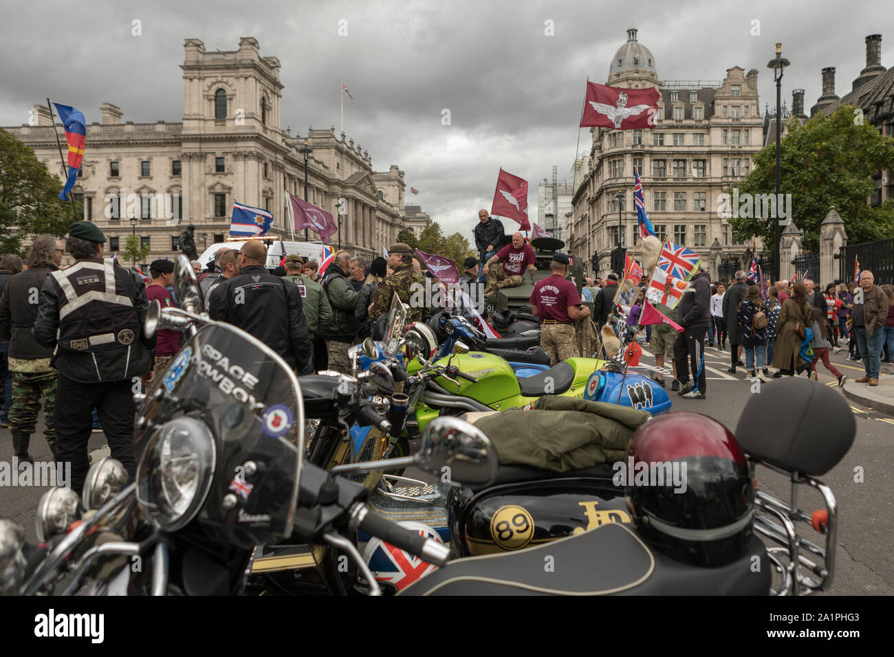 Westminster, Londra, Regno Unito. 28 Settembre, 2019. HM veterani delle forze civili e sostenitori mostrano il supporto per i veterani ed ex soldati perseguite dopo essere stato incaricato di funzionamento Banner (Forze Armate britanniche' funzionamento in Irlanda del Nord dal 1969 al 2007). Penelope Barritt/Alamy Live News Foto Stock