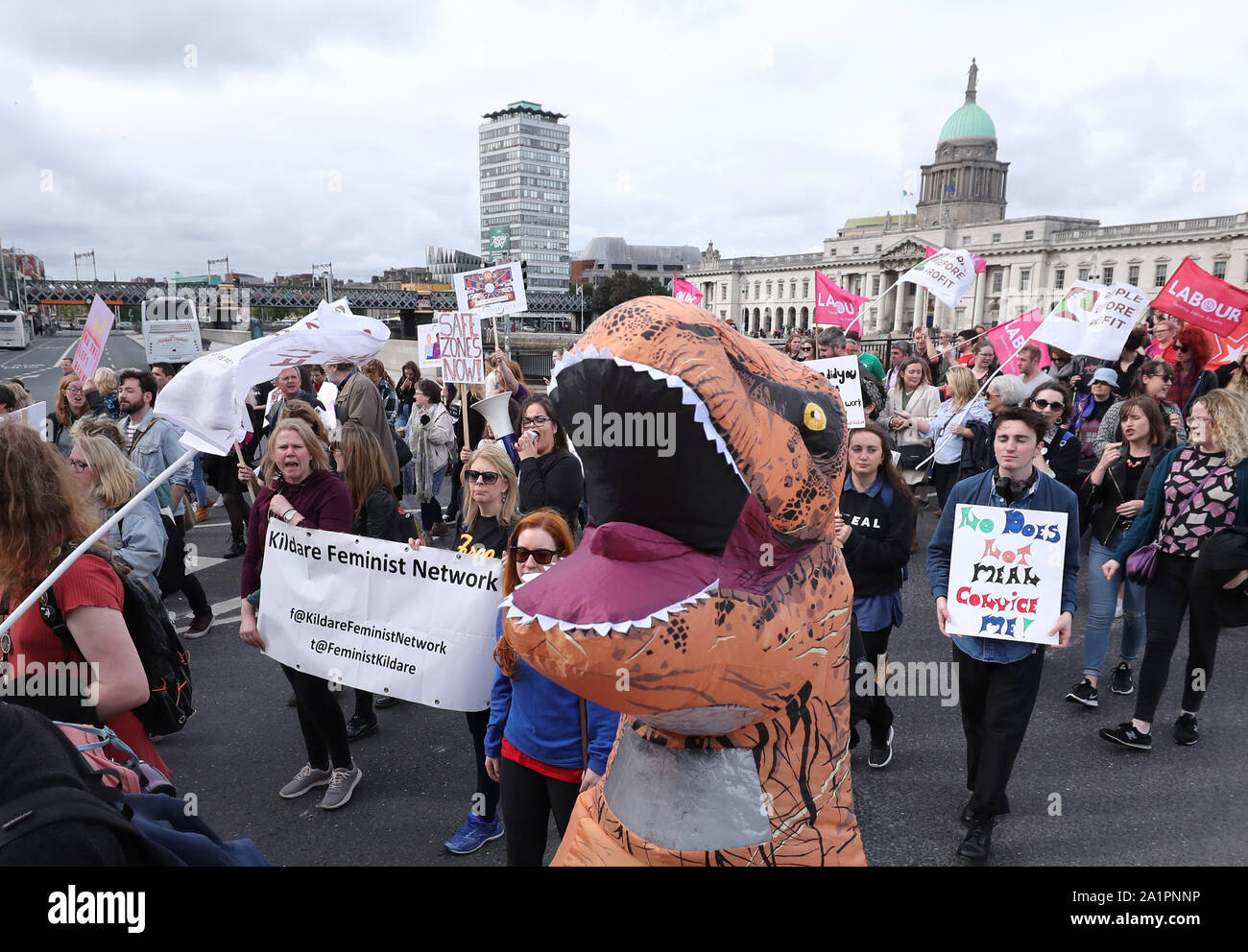 Manifestanti durante un aborto diritti marzo della campagna in Dublino. Foto Stock