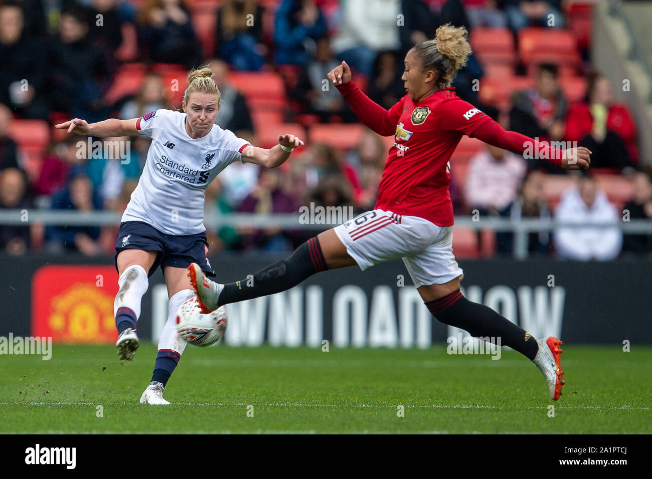 Leigh Sports Village, Lancashire, Regno Unito. 28 Sep, 2019. Il FA DONNA Super League, Manchester United le donne contro il Liverpool donne; Lauren James del Manchester United le donne fa un placcaggio Credito: Azione Sport Plus/Alamy Live News Foto Stock