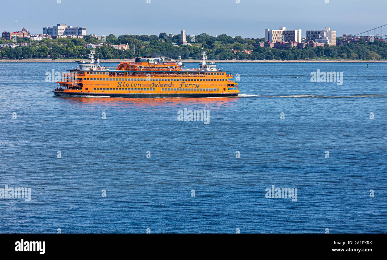 NEW YORK NEW YORK - 11 Settembre 2017: sedici anni al giorno dopo il 9 11 attacchi, passeggeri a Staten Island Ferry ricorda come essa era di us Foto Stock