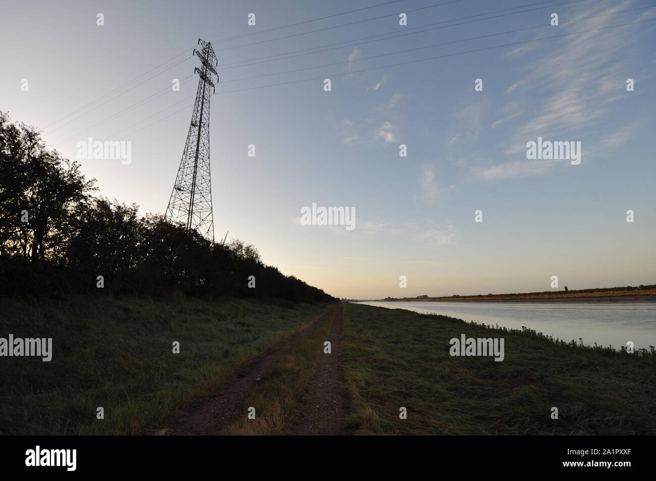 La sponda est del Fiume Great Ouse nord di King's Lynn, Norfolk, Inghilterra, Regno Unito. Foto Stock