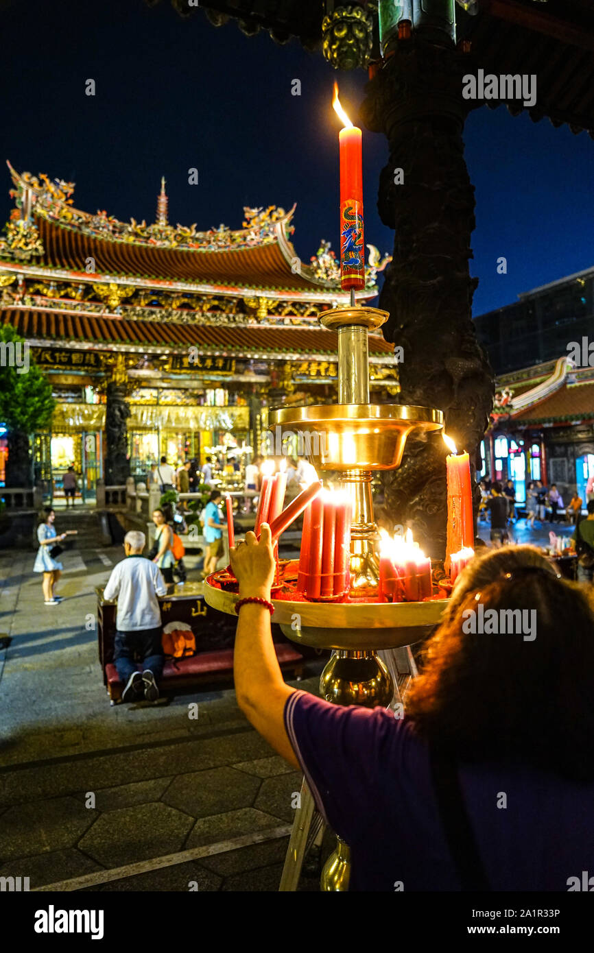 Mengjia tempio Longshan è folk cinese tempio religioso, è servito come un luogo di culto per i coloni cinesi in Wanhua District, Taipei, Taiwan Foto Stock