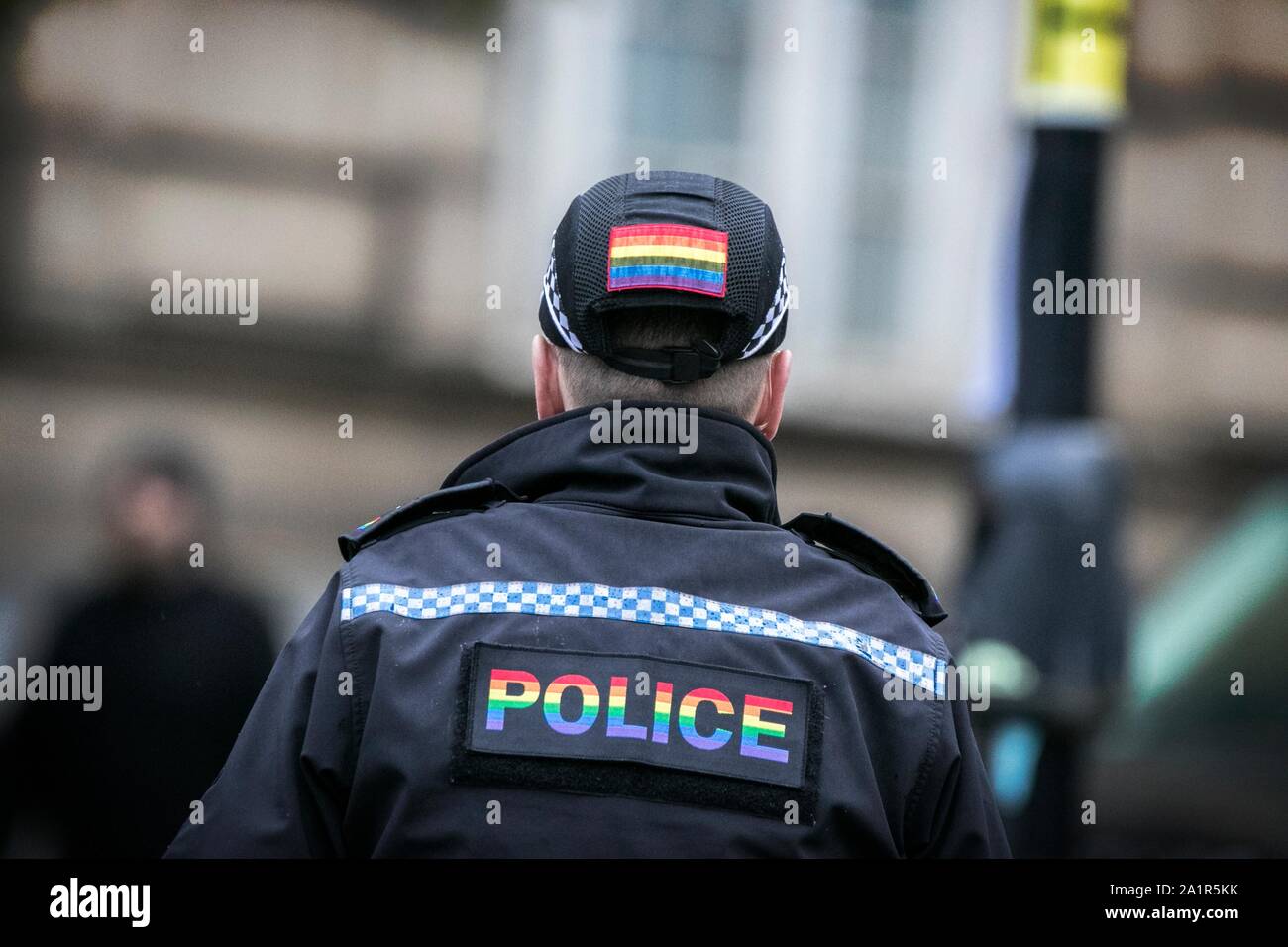 Gli ufficiali di polizia nella partecipazione al Preston Gay Pride evento nel centro della citta' di Preston, Regno Unito Foto Stock