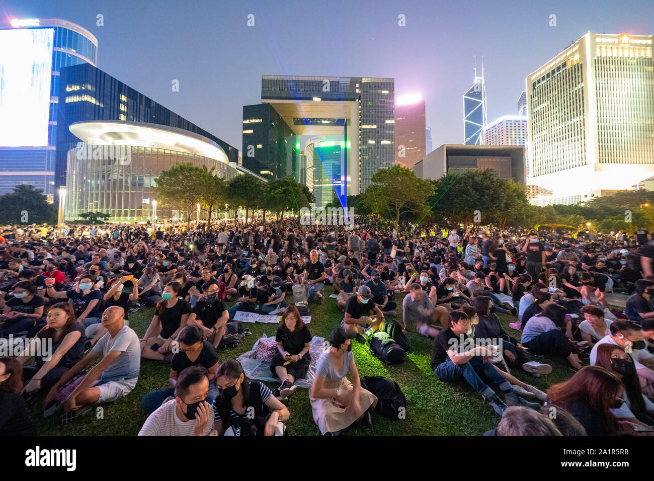 Central, Hong Kong. 28 Sep, 2019. Rally da migliaia di pro-democrazia sostenitori presso uffici del governo centrale a Tamar Park per segnare il quinto anniversario dell'inizio dell'Ombrello di movimento. Credito: Iain Masterton/Alamy Live News Foto Stock
