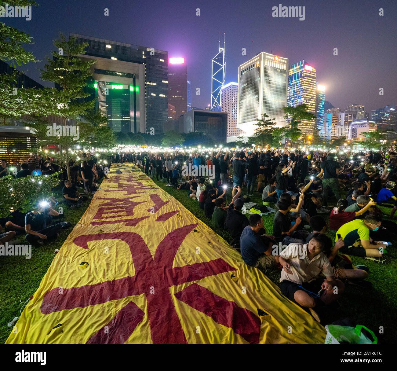 Central, Hong Kong. 28 Sep, 2019. Rally da migliaia di pro-democrazia sostenitori presso uffici del governo centrale a Tamar Park per segnare il quinto anniversario dell'inizio dell'Ombrello di movimento. Credito: Iain Masterton/Alamy Live News Foto Stock