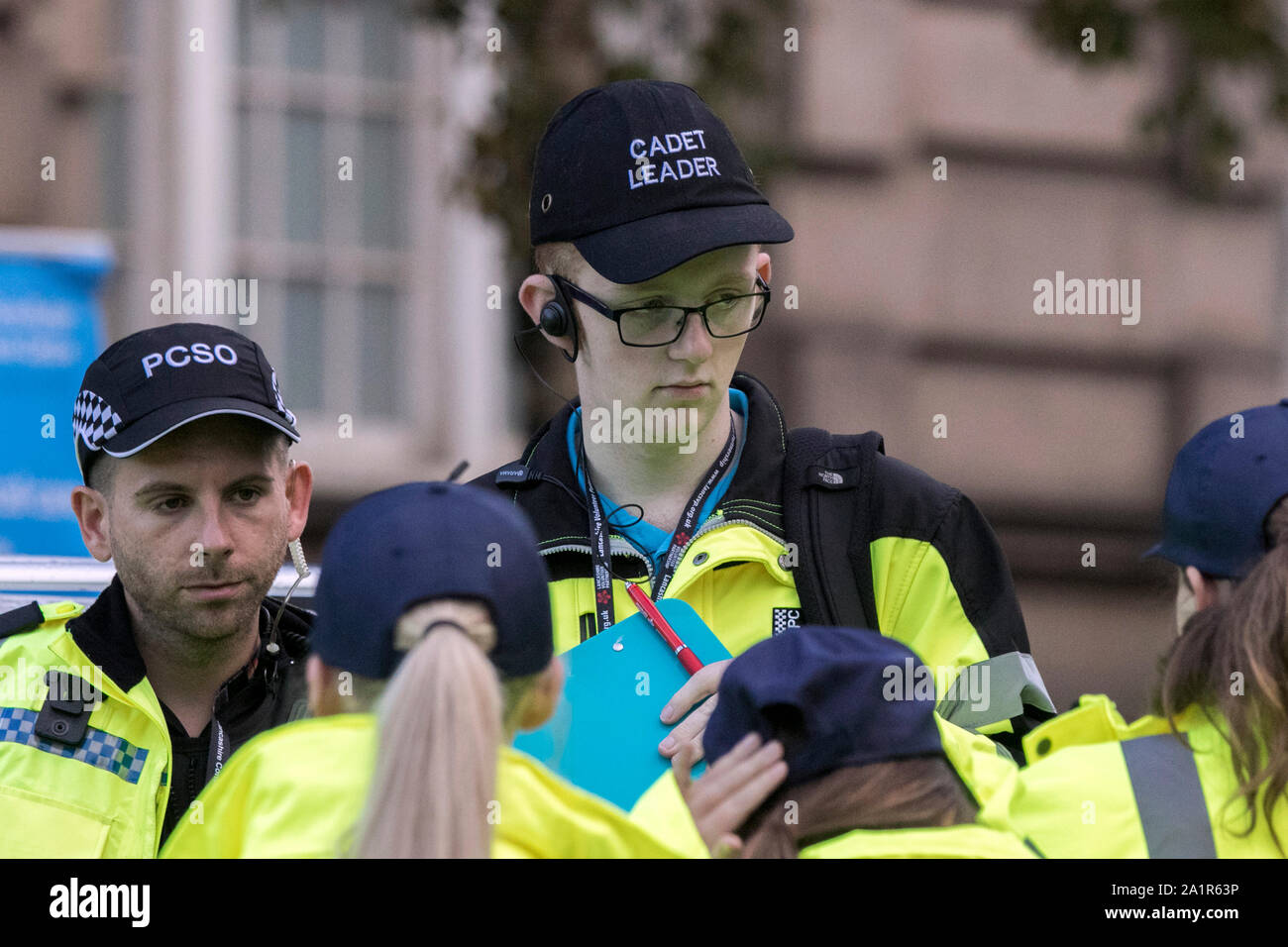 Gli ufficiali di polizia nella partecipazione al Preston Gay Pride evento nel centro della citta' di Preston, Regno Unito Foto Stock