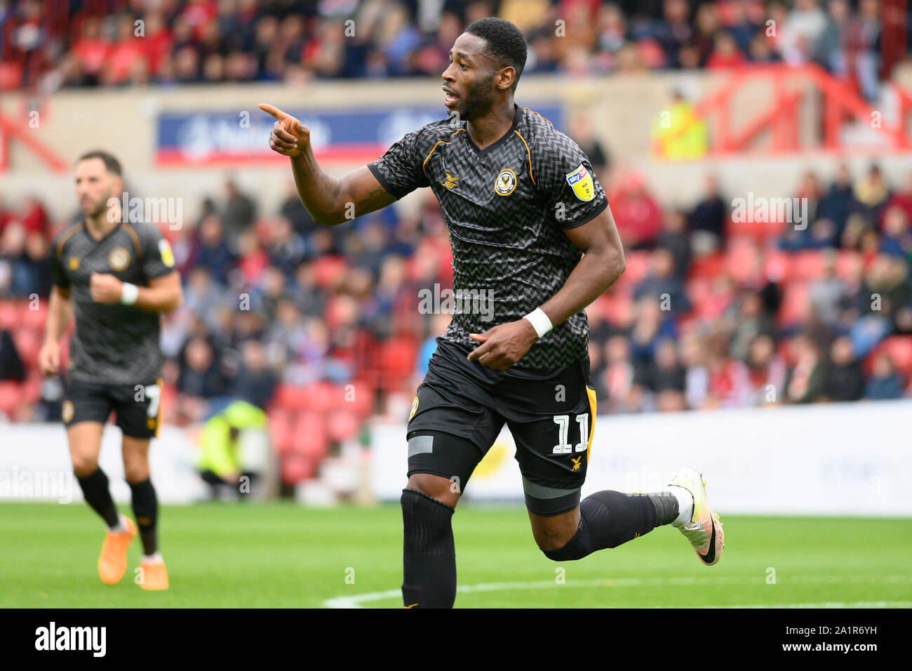 Swindon, Regno Unito. 28 Sep, 2019. Jamille Matt di Newport County celebra dopo segna i suoi team obiettivo 2a. EFL Skybet Football League due, città di Swindon v Newport County al County Ground in Swindon sabato 28 settembre 2019. Questa immagine può essere utilizzata solo per scopi editoriali. Solo uso editoriale, è richiesta una licenza per uso commerciale. Nessun uso in scommesse, giochi o un singolo giocatore/club/league pubblicazioni.pic tramite carta di credito: Andrew Orchard fotografia sportiva/Alamy Live News Foto Stock