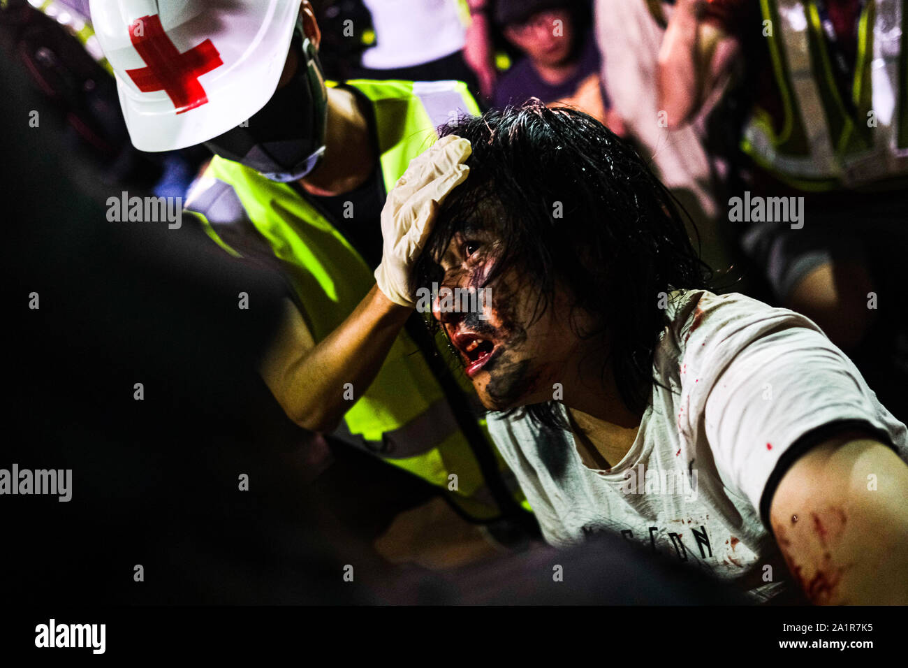 Hong Kong, Cina. 28 Sep, 2019. Un asiatico maschio è visto feriti a Tamar Park durante il quinto anniversario del 2014 Movimento ombrello, Hong Kong. Migliaia di gente di Hong Kong si sono riuniti il 28 settembre per segnare il quinto anniversario del "Movimento ombrello' Credit: Keith Tsuji/ZUMA filo/Alamy Live News Foto Stock