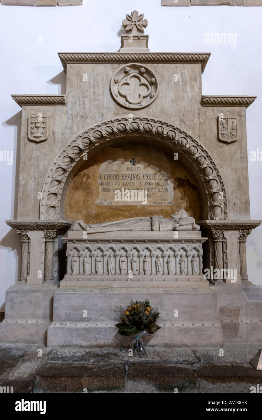 Tomba di Alfredo Brañas, Convento di San Domingos de Bonaval, Santiago de Compostela, Galizia, Spagna Foto Stock