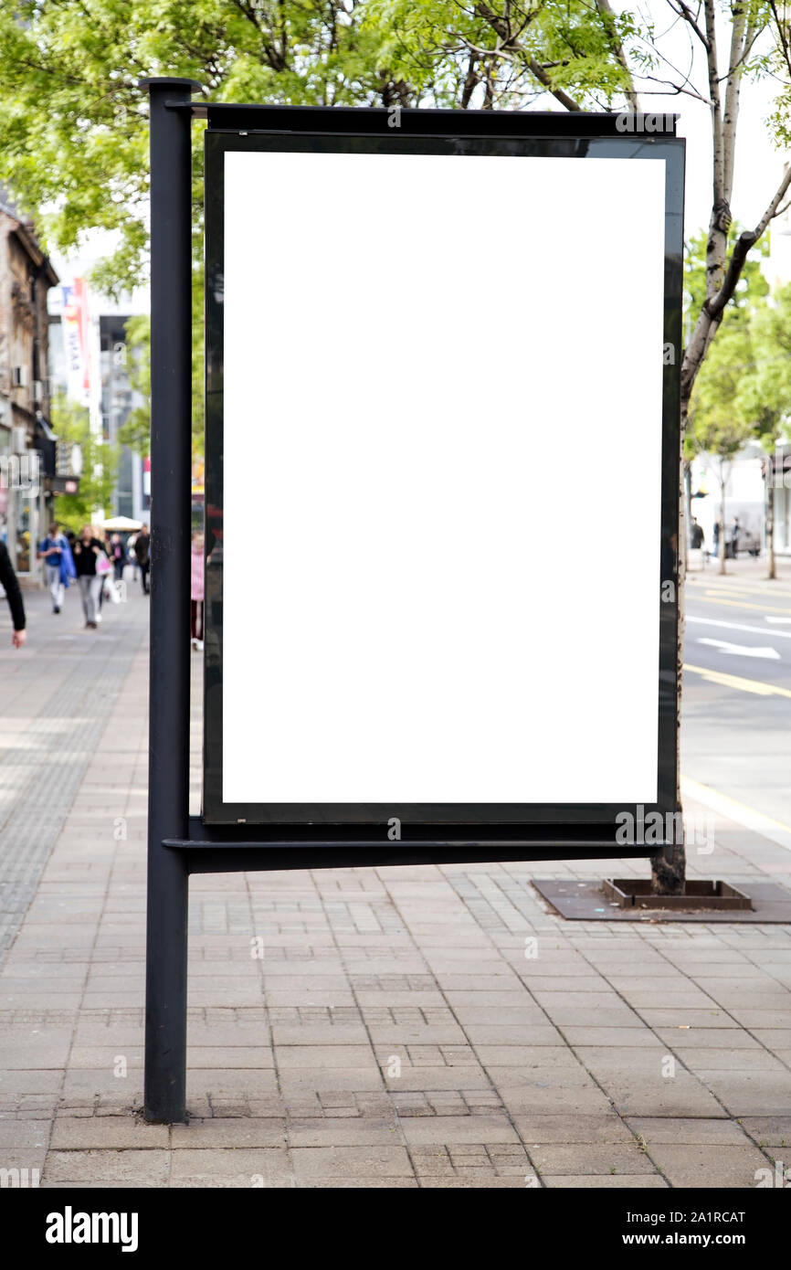 Tabellone vuoto sulla strada Foto Stock