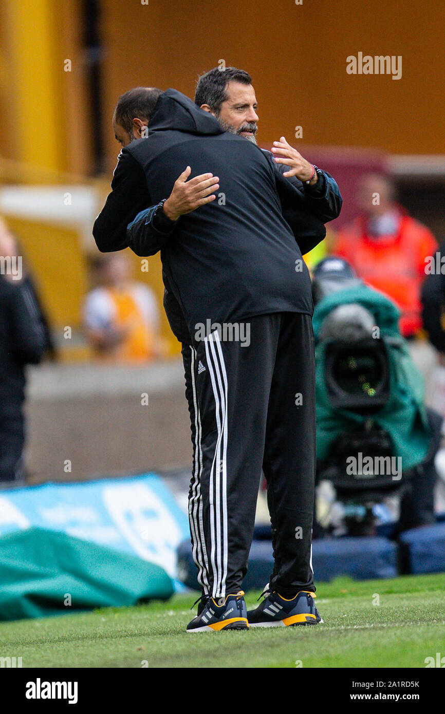 Wolverhampton, Regno Unito. 28 Sep, 2019. Nuno'Esp rito Santo Manager di Wolverhampton Wanderers congratulazioni alla fine del gioco da Quique Sanchez Flores di Watford durante il match di Premier League tra Wolverhampton Wanderers e Watford a Molineux, Wolverhampton sabato 28 settembre 2019. (Credit: Alan Hayward | MI News) solo uso editoriale, è richiesta una licenza per uso commerciale. Credito: MI News & Sport /Alamy Live News Foto Stock