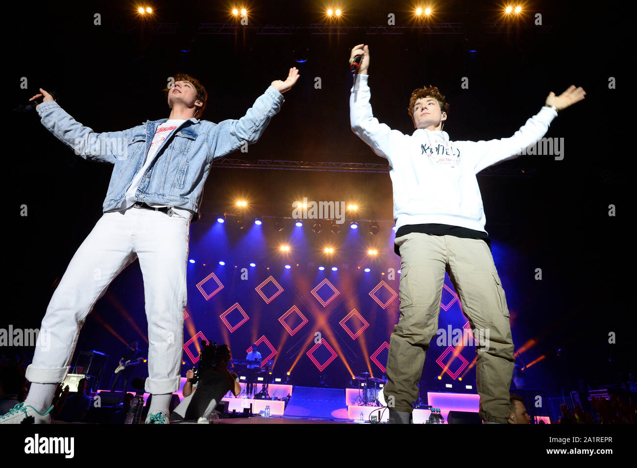 Dortmund, Germania. 28 Sep, 2019. YouTube stelle Heiko e Roman Lochmann dire addio ai loro fans in Dortmund Westfalenhalle. Dopo tre album, i gemelli desidera impostare off per altri lidi. Come Lochis, Internet stelle sono ora la rottura. Credito: Roberto Pfeil/dpa/Alamy Live News Foto Stock