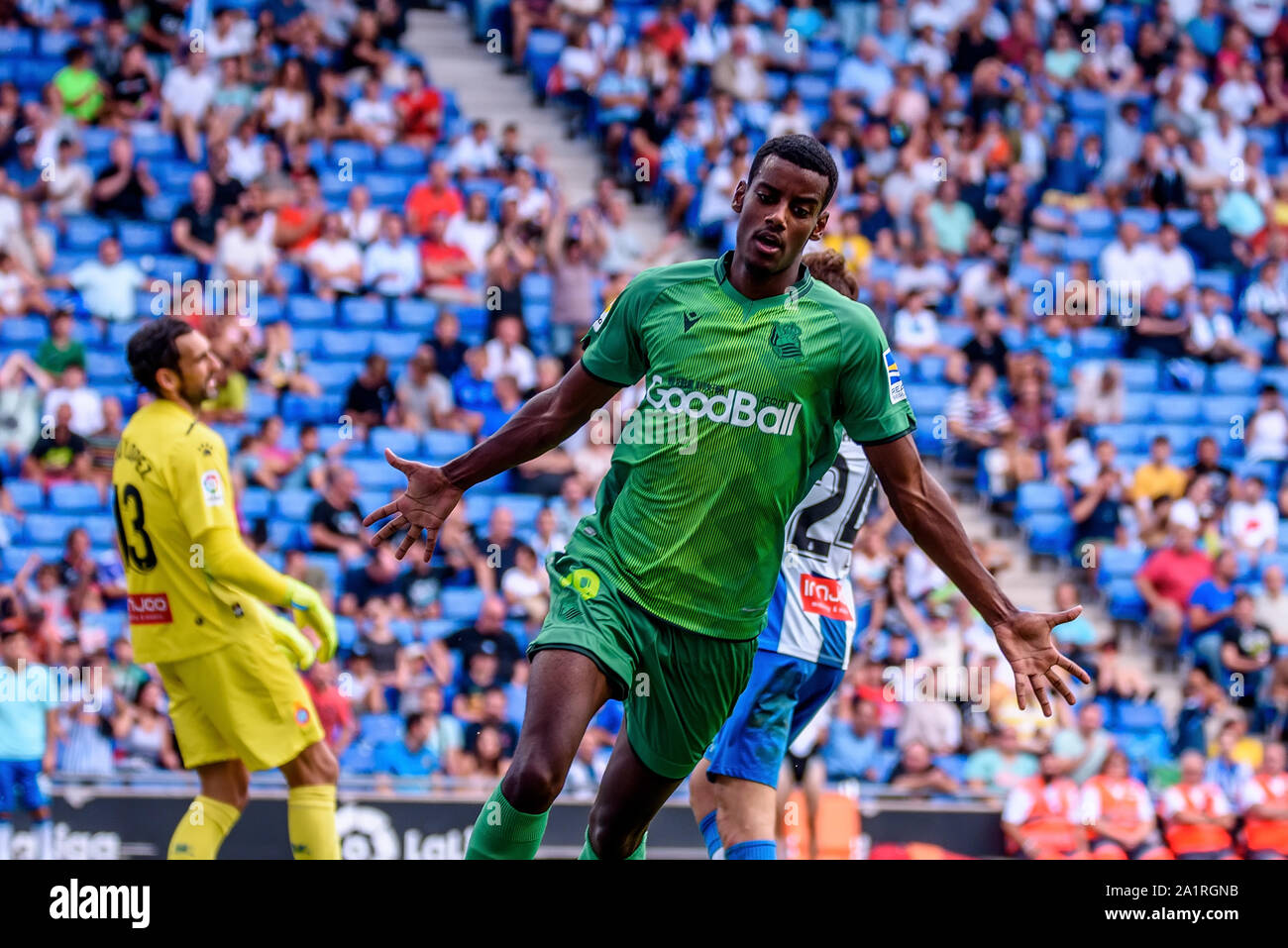 Barcellona - Sep 22: Alexander Isak celebra un obiettivo in La Liga match tra RCD Espanyol e Real Sociedad al RCDE Stadium il 22 settembre Foto Stock