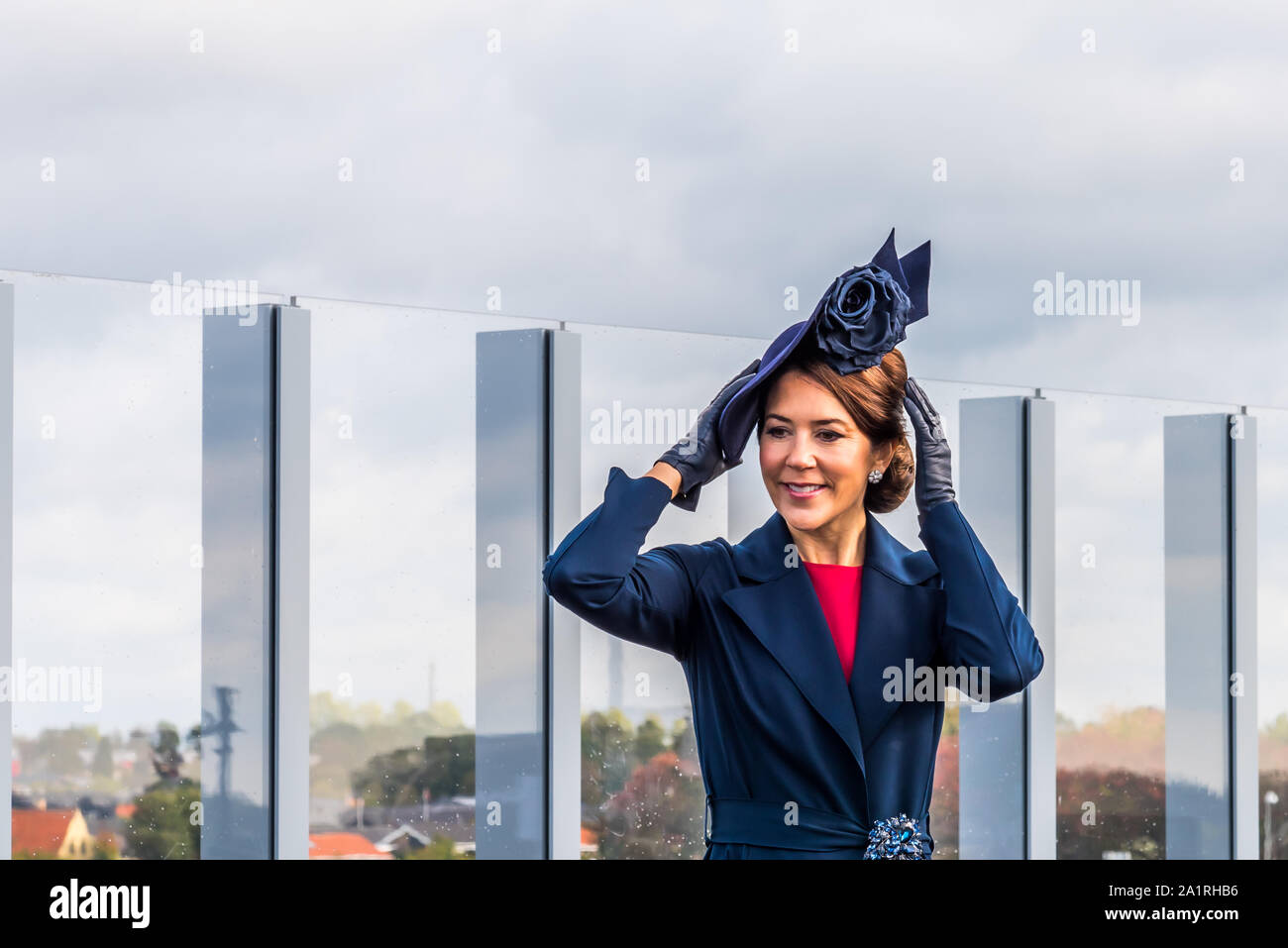 La principessa Maria tiene il suo cappello alla cerimonia di inaugurazione del nuovo ponte in Frederikssund, Danimarca, 28 Settembre 2019 Foto Stock