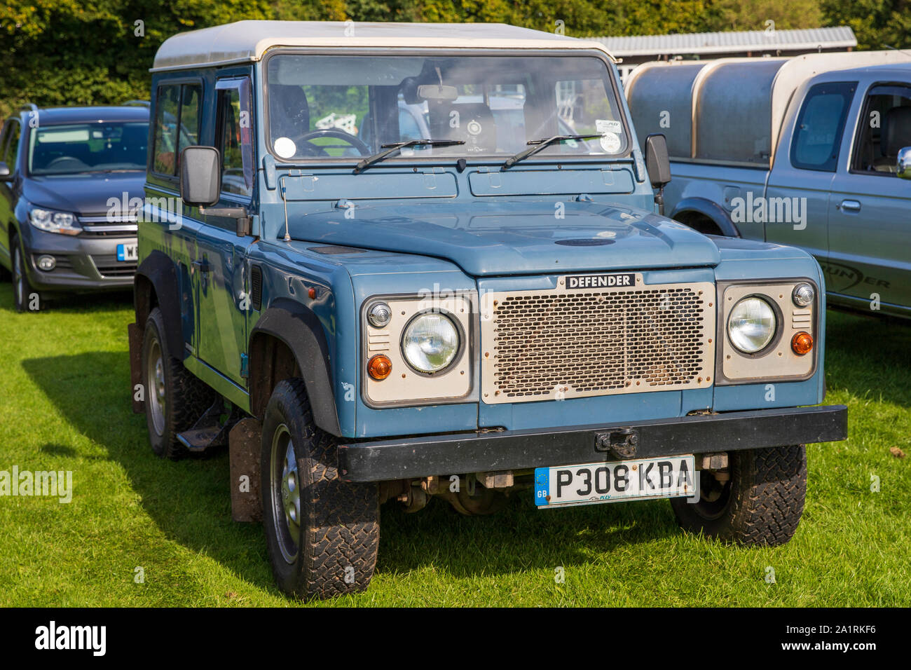 Land Rover Defender 90, 1996, P308 Kba A Masticare Stoke Vintage Trattore E Display Di Aratura 2019 Foto Stock - Alamy