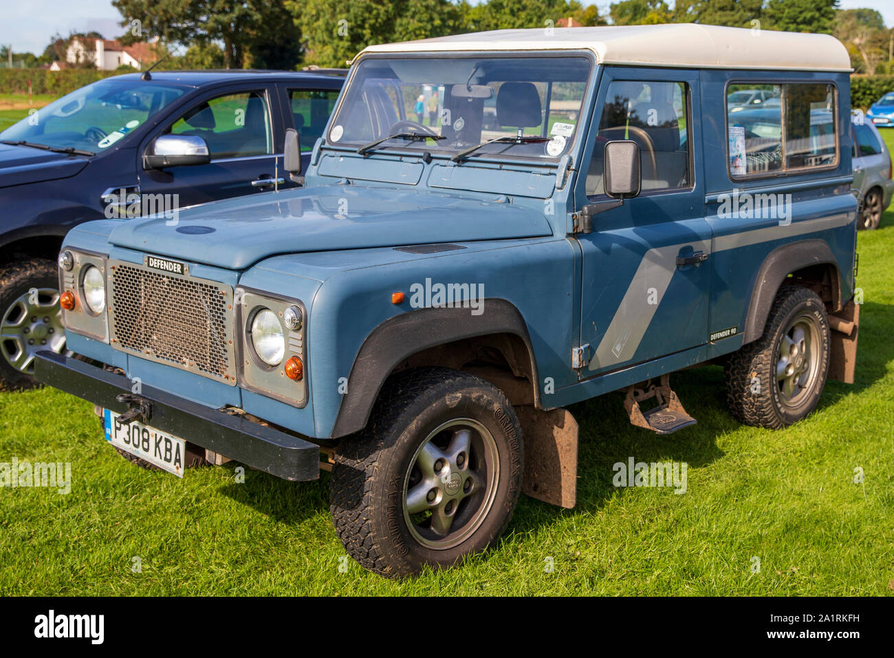 Land Rover Defender 90, 1996, P308 Kba A Masticare Stoke Vintage Trattore E Display Di Aratura 2019 Foto Stock - Alamy