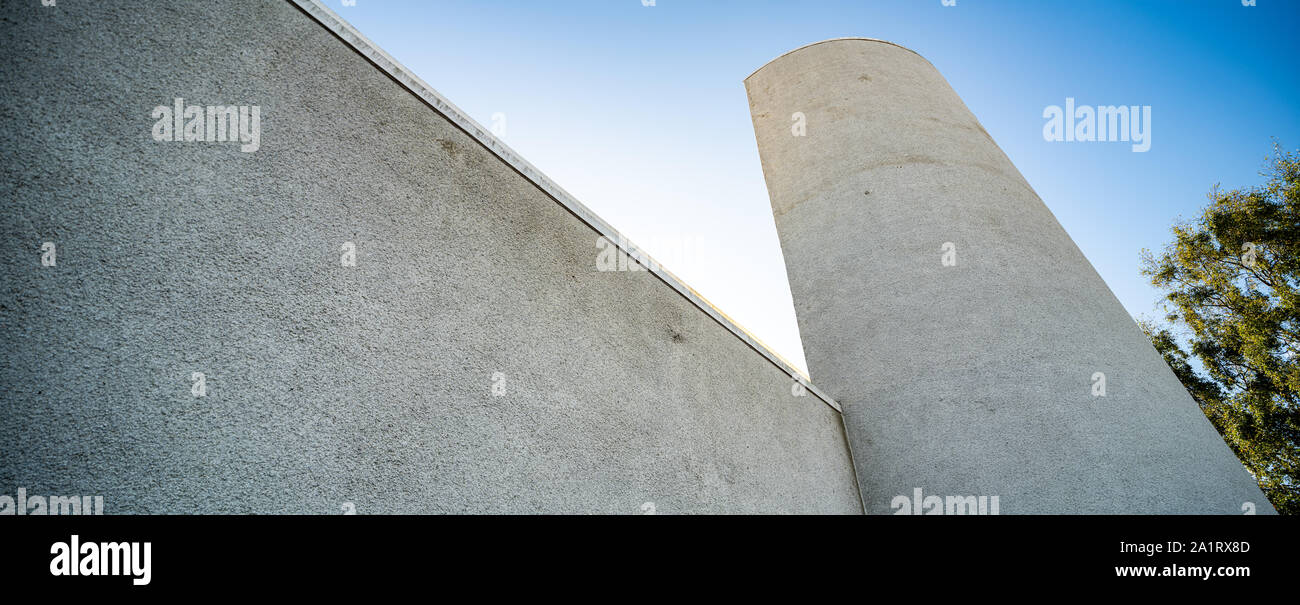 Craigsbank chiesa parrocchiale di Edimburgo è stato progettato negli anni Sessanta da Sir William Kininmonth e influenzato da Le Corbusier cappella a rochamp. Foto Stock