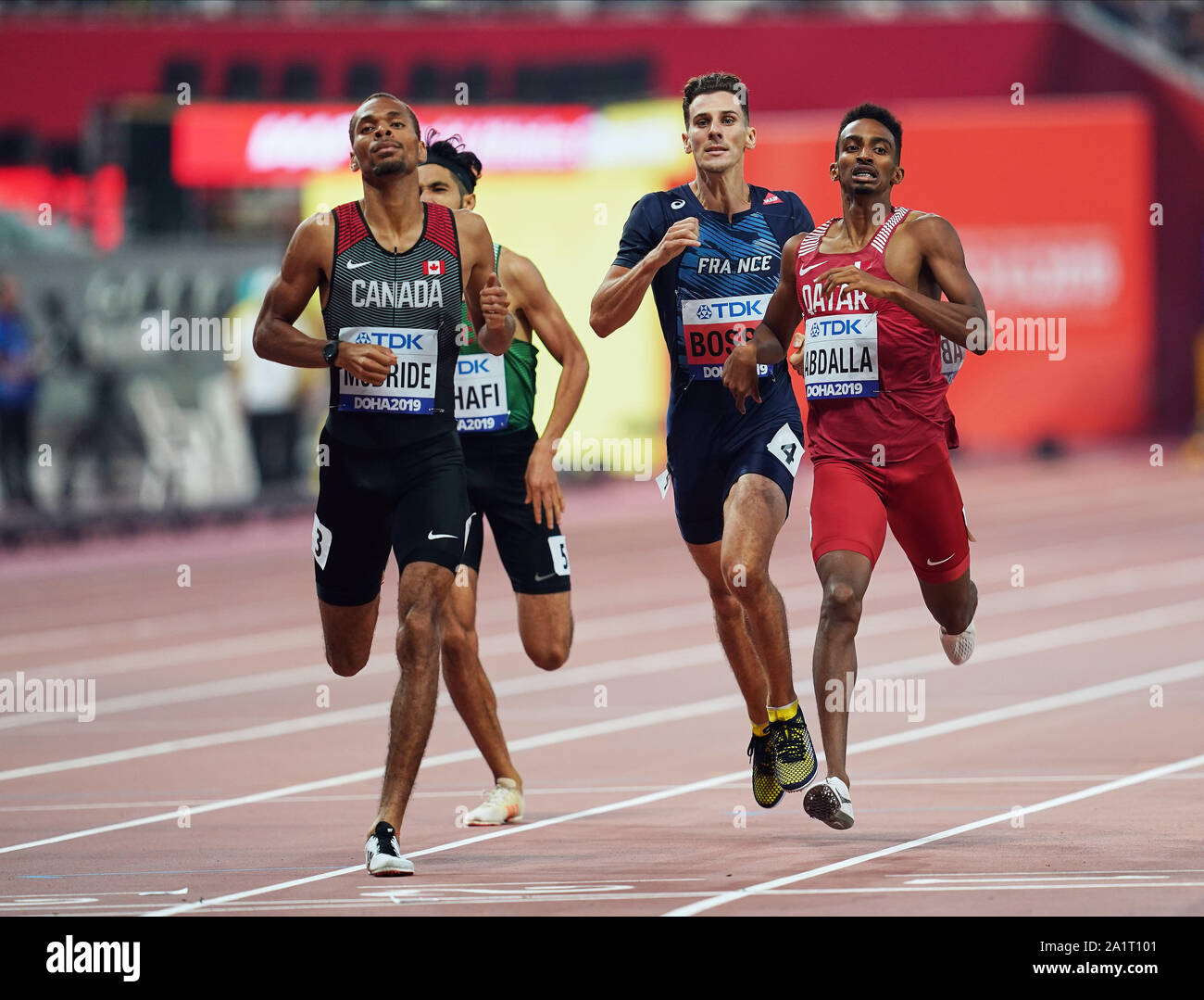 Doha in Qatar. 28 Sep, 2019. Brandon Mcbride del Canada e Abubaker Haydar Abdalla del Qatar a competere in 800 metri per gli uomini durante il XVII IAAF mondiale di atletica Al Khalifa Stadium di Doha, in Qatar. Ulrik Pedersen/CSM/Alamy Live News Foto Stock