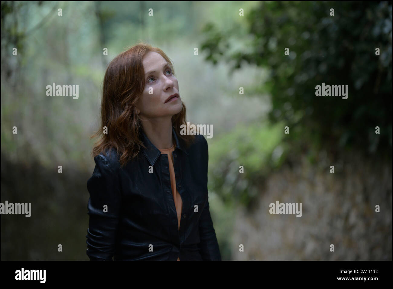 Data di rilascio: ottobre 25, 2019 Titolo: Frankie STUDIO: Sony Pictures Classics direttore: Ira Sachs trama: tre generazioni alle prese con un'esperienza che cambia la vita durante un giorno di vacanza a Sintra, Portogallo, una storica città nota per i suoi giardini densa e fiabesca ville e palazzi. STARRING: ISABELLE HUPPERT come Frankie. (Credito Immagine: © Sony Pictures Classics/Entertainment Immagini) Foto Stock