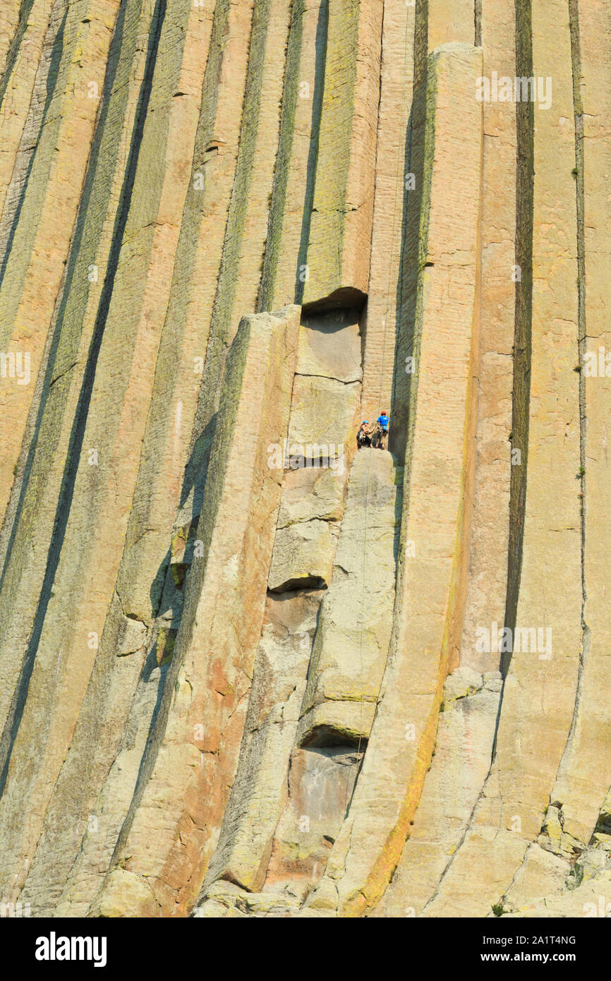 Arrampicatori su devils tower vicino a hulett, wyoming Foto Stock