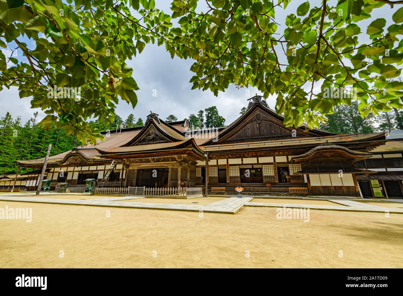 Wakayama, Giappone - 24 Luglio 2019: un ampio angolo di visione di tutto il Tempio Kongobuji, tempio di testa della setta Shingon del buddismo. Primo costruito da Toyotomi H Foto Stock