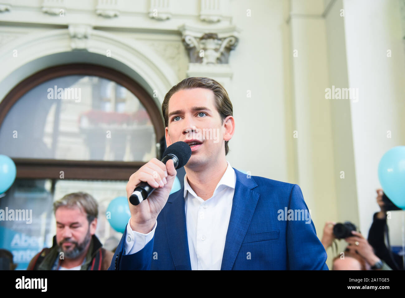 Vienna, Austria. Il 27 settembre, 2019. Partito popolare austriaco leader, Sebastian Kurz parla durante un evento di campagna davanti a Domenica's snap elezioni parlamentari.Il 29 settembre 2019 elezioni parlamentari avranno luogo come risultato di un hidden-riprese dove OeVP è partner della coalizione, estrema destra Freedom Party (FPOe) è stato catturato in uno scandalo di corruzione e ha portato il governo verso il basso. Credito: SOPA Immagini limitata/Alamy Live News Foto Stock